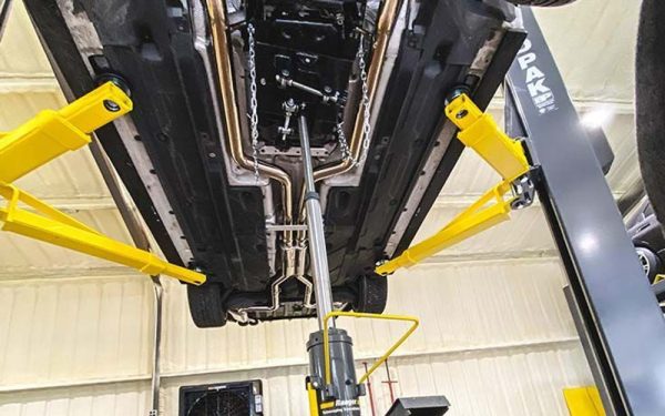 Ranger RTJ-1 1 Ton Capacity Telescoping Transmission Jack - Image 3